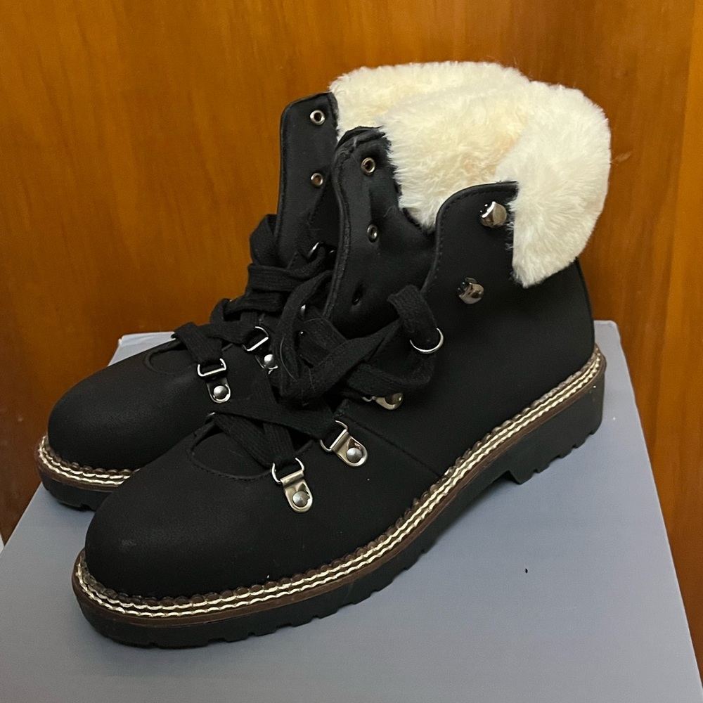 🆕.Dirty Laundry‎ Hightop black Winter boots  Size 8